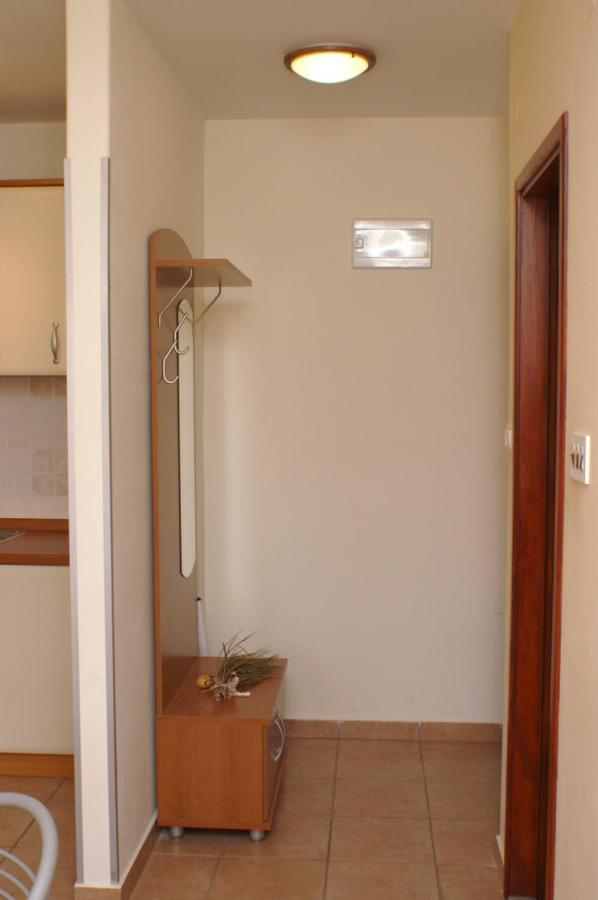 Apartments And Rooms By The Sea Jakisnica, Pag - 4160 Lun  Exterior photo
